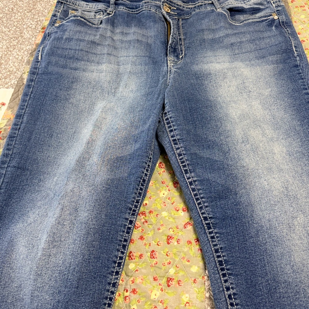 Wallflower Women's Straight Leg Jeans in Blue